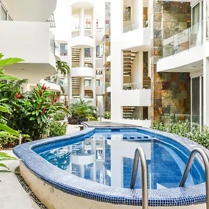 https://mamitas-village-by-sea-side.allrivieramayahotels.com